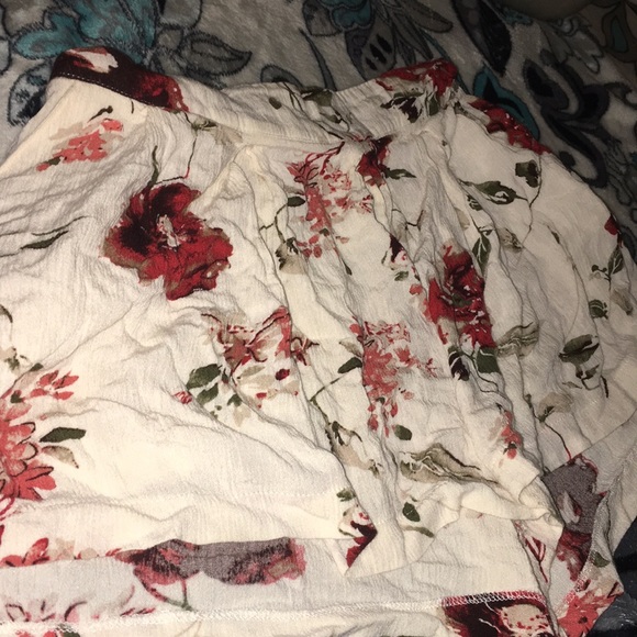 Floral Short Shorts - Picture 3 of 4